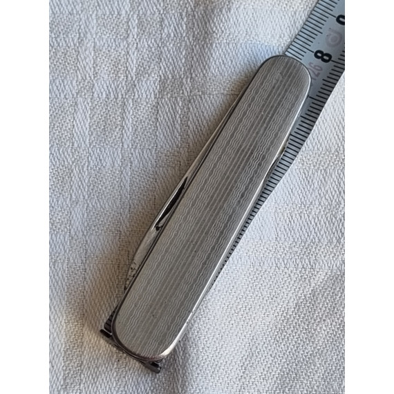 Lommekniv, sølvfarget med striper, uten reklame
