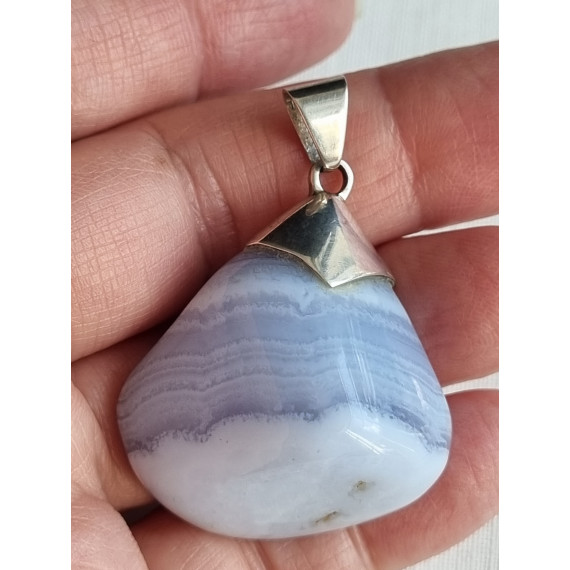 Anheng med større  tromlet Kalsedon, blå / Chalcedony Blue