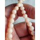 Nydelig perlekjede i edelkorall-perler, kalt englehud