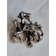 Ridder til hest, med sverd og skjold, en antikk, liten sølv nål