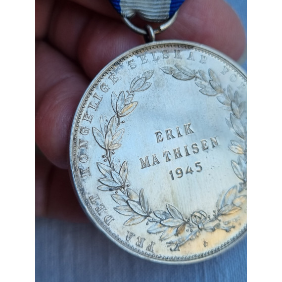 Fortjeneste medalje i sølv fra 1945, for lang og tro tjeneste