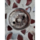 Flott antikk sølje med utstående hjul i midten, diam på 4,7 cm
