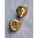 Nydelig par øreklips i gullfarget metall med brun stein, som tigerøye, i midten