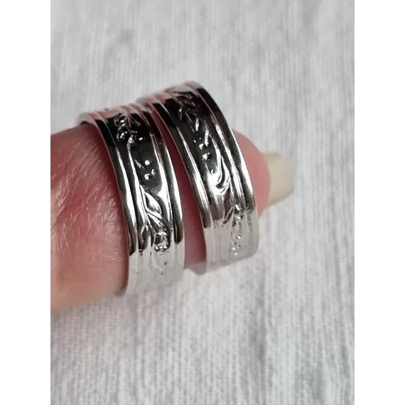 Corocraft vintage øredobber, ubrukt sølvfargede rhodium belagte brede ringer med detaljer