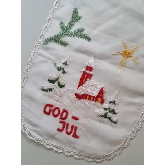 Duk med "God Jul", eldre silkestoff og brodert kirke