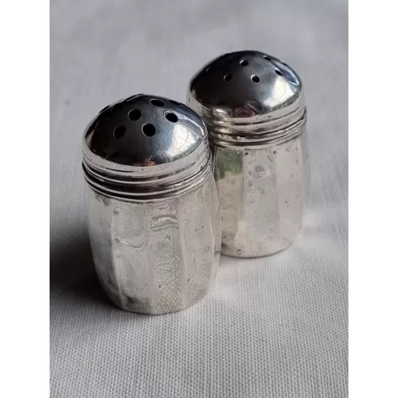 Salt og pepper-bøsser, all the way from America, sjarmerende