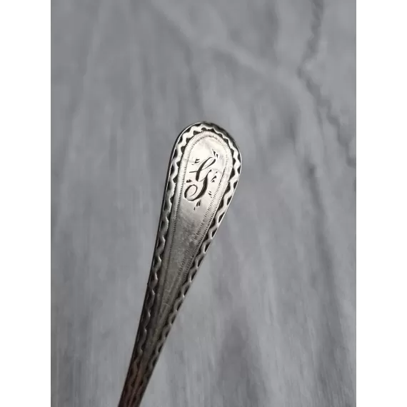 Noe lang saltskje, flott spade-formet i Britisk sterling sølv, ca 9,5 cm