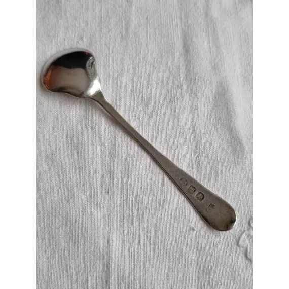 Noe lang saltskje, flott spade-formet i Britisk sterling sølv, ca 9,5 cm