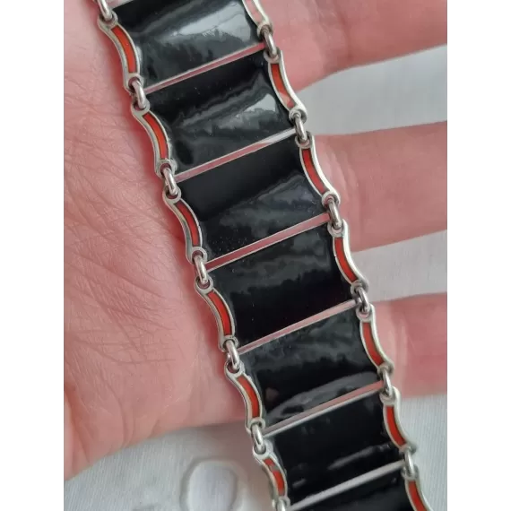 Nydelig sølv emalje armbånd, i sort og rødt, fra Einar Modahl, ca 18,5 cm, lukket