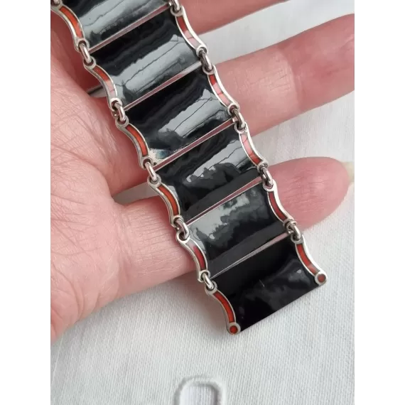 Nydelig sølv emalje armbånd, i sort og rødt, fra Einar Modahl, ca 18,5 cm, lukket