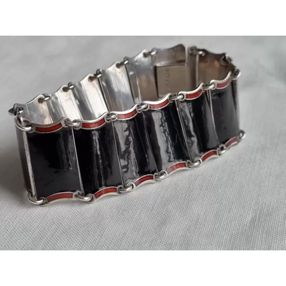 Nydelig sølv emalje armbånd, i sort og rødt, fra Einar Modahl, ca 18,5 cm, lukket