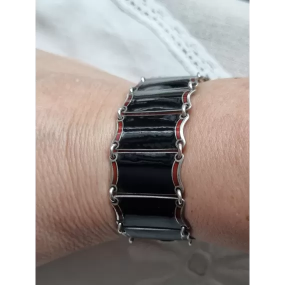 Nydelig sølv emalje armbånd, i sort og rødt, fra Einar Modahl, ca 18,5 cm, lukket