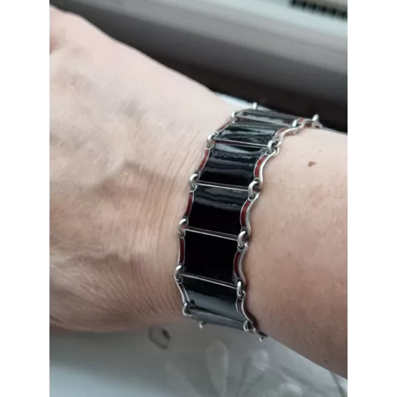 Nydelig sølv emalje armbånd, i sort og rødt, fra Einar Modahl, ca 18,5 cm, lukket