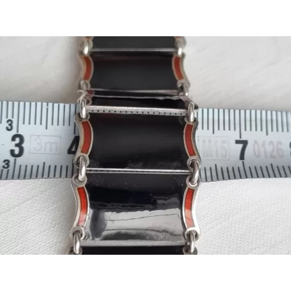 Nydelig sølv emalje armbånd, i sort og rødt, fra Einar Modahl, ca 18,5 cm, lukket