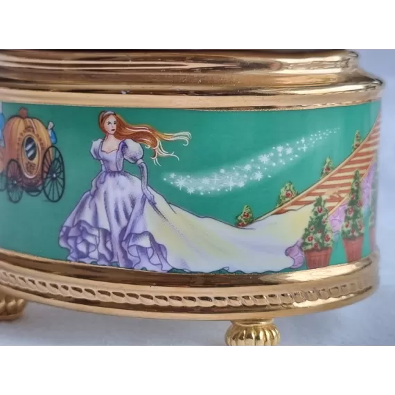 Smykkeskrin i porselen, Cinderella, Askepott med spilledåse, fra Faberge