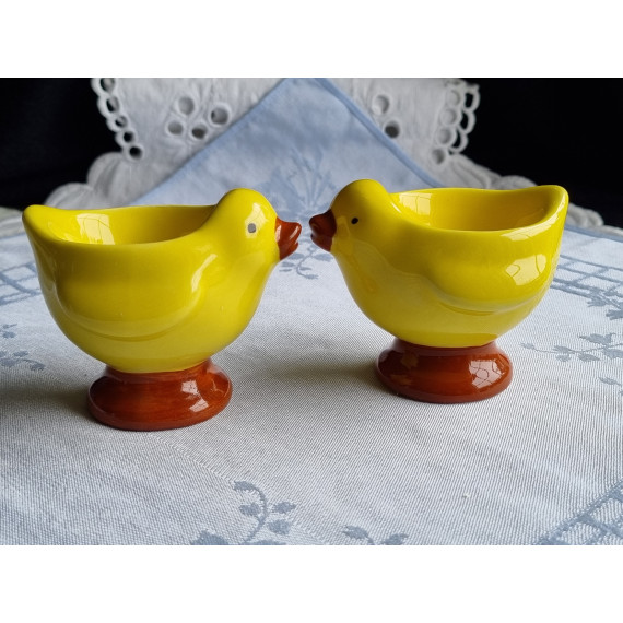 Eggeglass i keramikk, 2 gule kyllinger