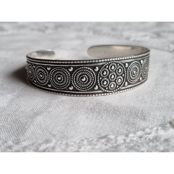 Vintage, eldre sølv armbånd, armring med norrønt motiv, fra Elvik
