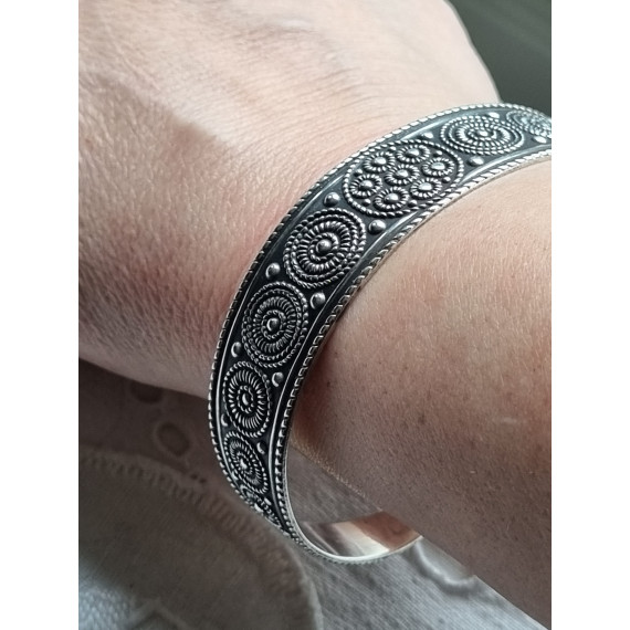 Vintage, eldre sølv armbånd, armring med norrønt motiv, fra Elvik