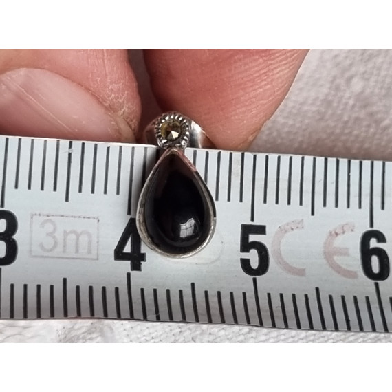 Sølv øredobber med onyx stein, dråpeformet, stempl 925S, til hull i ørene