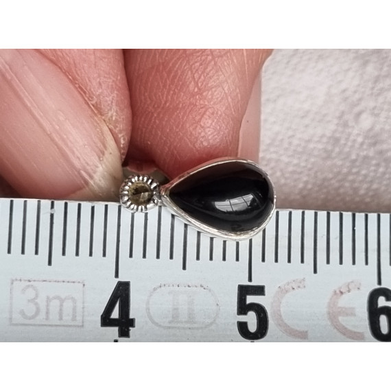 Sølv øredobber med onyx stein, dråpeformet, stempl 925S, til hull i ørene