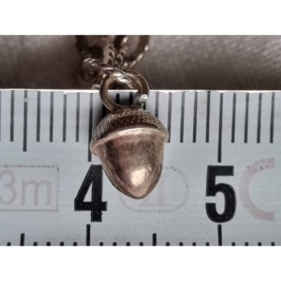 Flott og herlig armbånd i sølv, med hengende eikenøtt