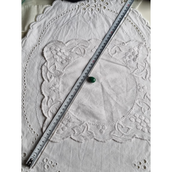 Panserkjede i blankt sølv, ca 50 cm langt x 2 mm, anheng med grønn stein