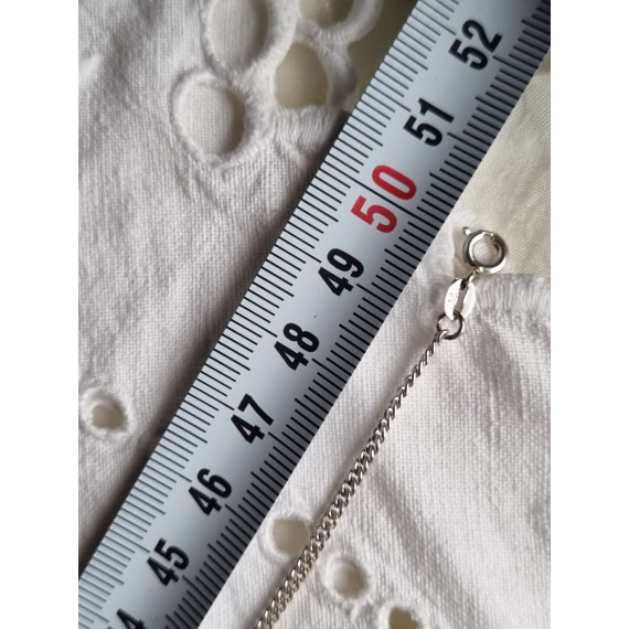 Panserkjede i blankt sølv, ca 50 cm langt x 2 mm, anheng med grønn stein