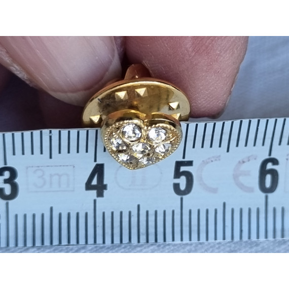 Ubrukt vintage selskaps pin, liten smykke brosje, pin, forgylt hjerte med steiner