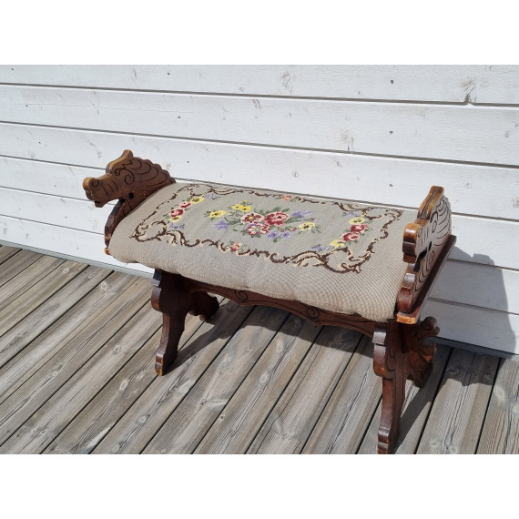 Flott peiskrakk, pianokrakk med drage hoder, flotte detaljer