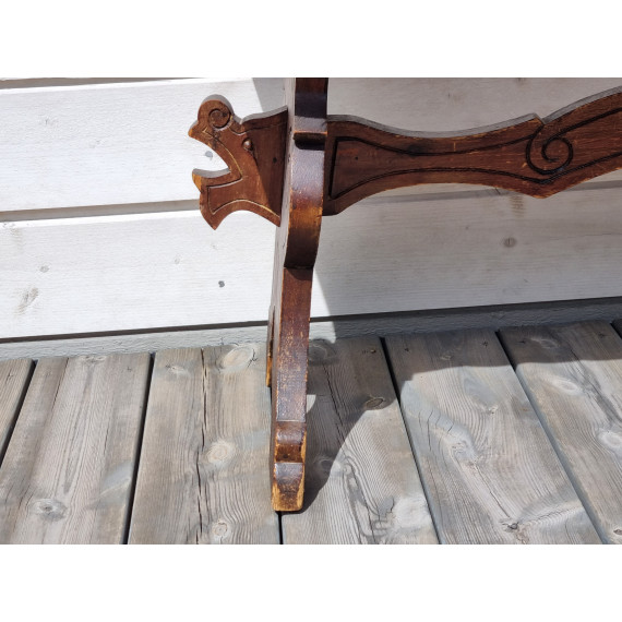 Flott peiskrakk, pianokrakk med drage hoder, flotte detaljer