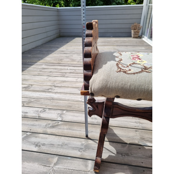 Flott peiskrakk, pianokrakk med drage hoder, flotte detaljer