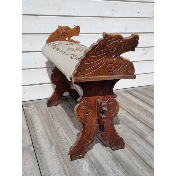 Flott peiskrakk, pianokrakk med drage hoder, flotte detaljer