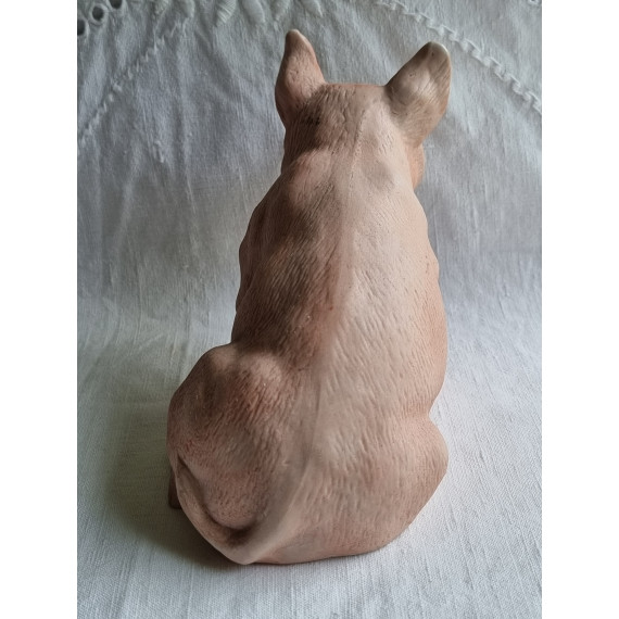 Herlig, mellomstor porselens figur, en sittende gris
