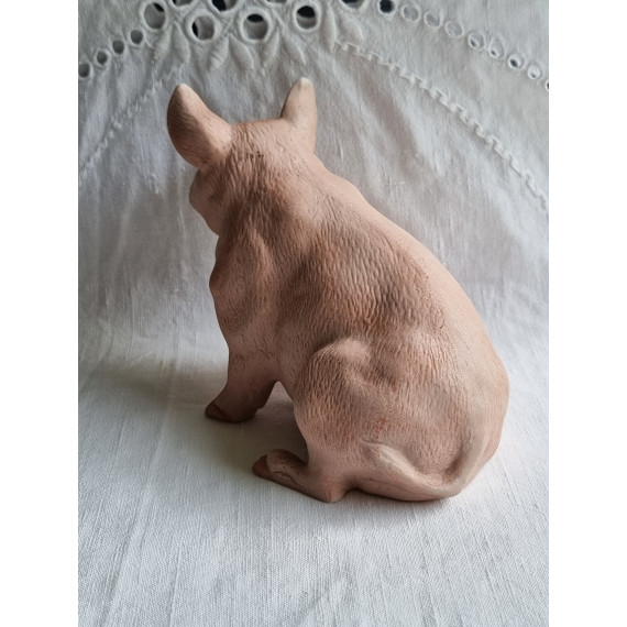 Herlig, mellomstor porselens figur, en sittende gris