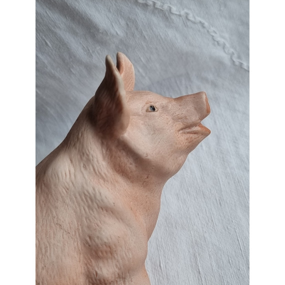Herlig, mellomstor porselens figur, en sittende gris