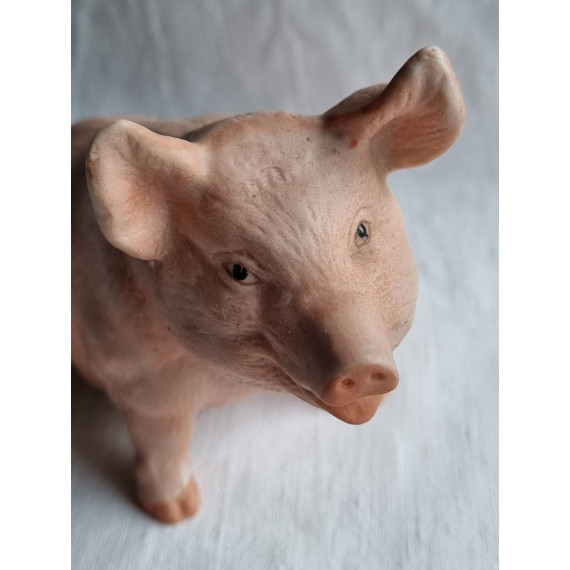 Herlig, mellomstor porselens figur, en sittende gris