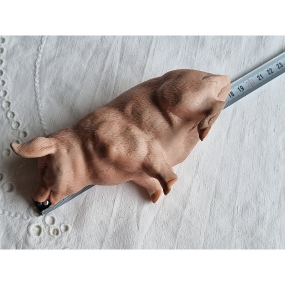 Herlig, mellomstor porselens figur, en sittende gris