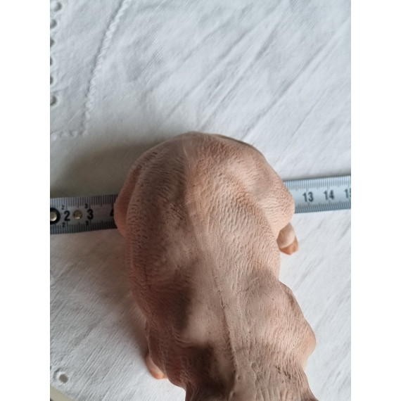Herlig, mellomstor porselens figur, en sittende gris