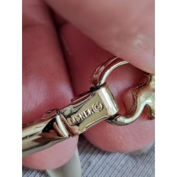Lekkert, men godt brukt armbånd, gullfarget med glass-steiner