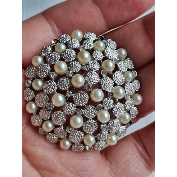 Lekkert smykke fra Trifari, med imiterte perler og diamanter