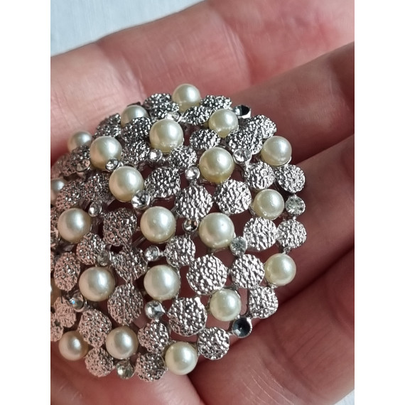 Lekkert smykke fra Trifari, med imiterte perler og diamanter