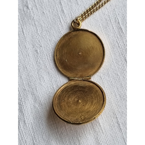 Helt særegent smykke, forgylt One cent fra 1904, gjort om til en medaljong