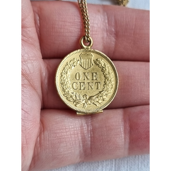 Helt særegent smykke, forgylt One cent fra 1904, gjort om til en medaljong