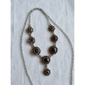 Nydelig hals collier smykke i 925 S, med granater, ca 46,5 cm, eller 44,5 cm langt