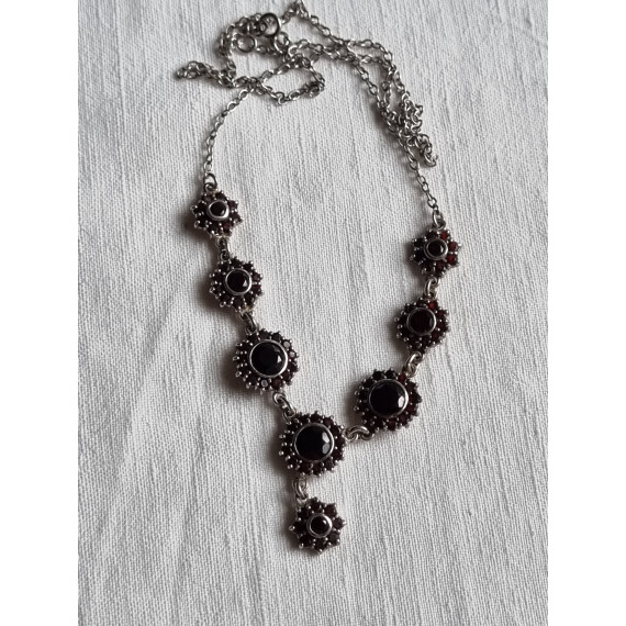 Nydelig hals collier smykke i 925 S, med granater, ca 46,5 cm, eller 44,5 cm langt