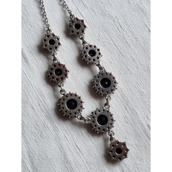 Nydelig hals collier smykke i 925 S, med granater, ca 46,5 cm, eller 44,5 cm langt