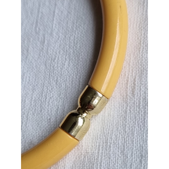 Ubrukt armbånd fra 1980 til 1990-tallet, gult med pynt