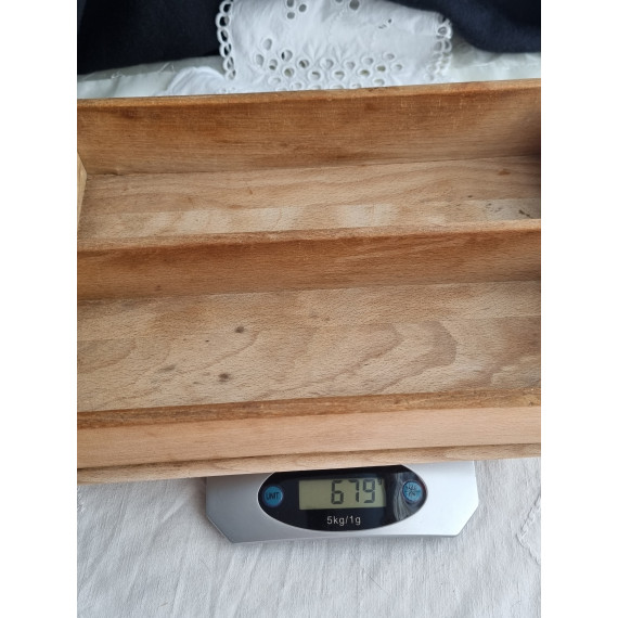 Nydelig, gammel bestikkeske i tre, med to rom, antatt i teak