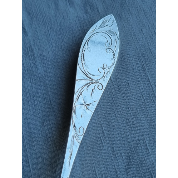 Antikk og lang suppeskje i egen antikk design, 21,8 cm, virkelig flott