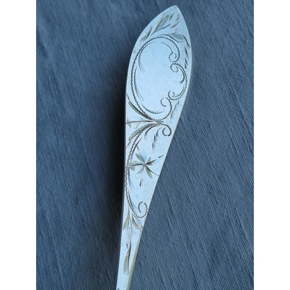 Antikk og lang suppeskje i egen antikk design, 21,8 cm, virkelig flott